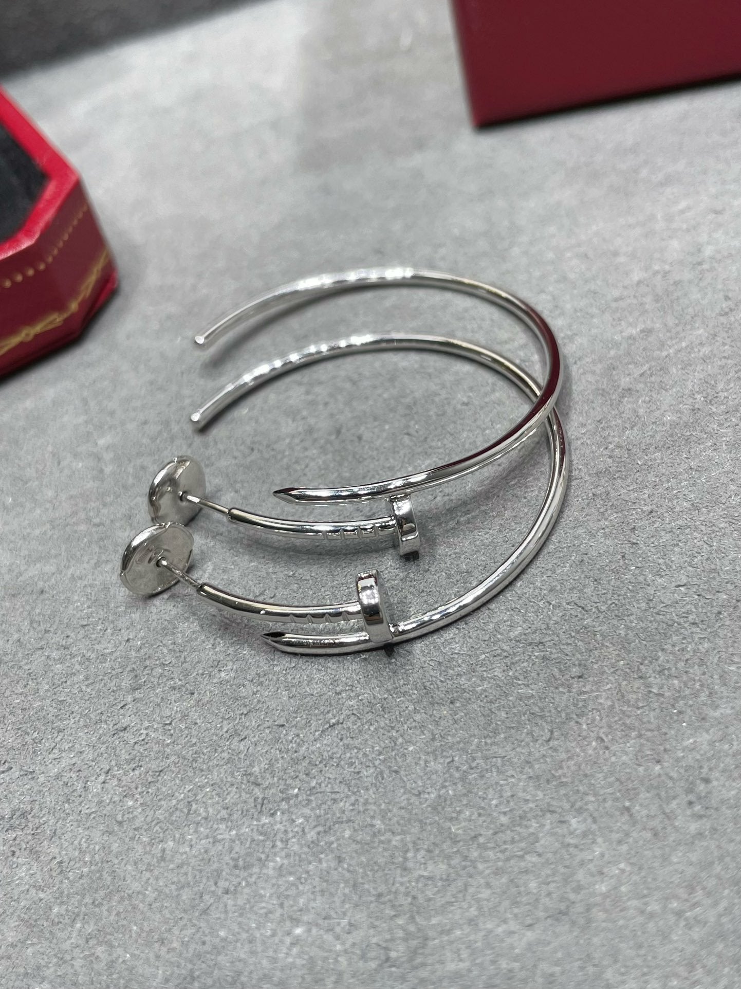 JUSTE LARGE HOOP EARRINGS