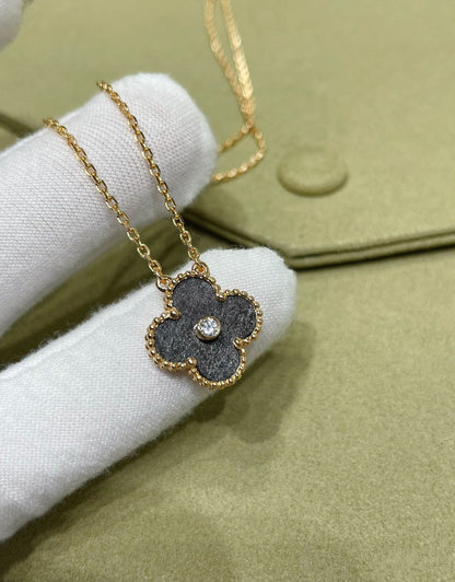 CLOVER GREY MOP DIAMOND PINK GOLD NECKLACE