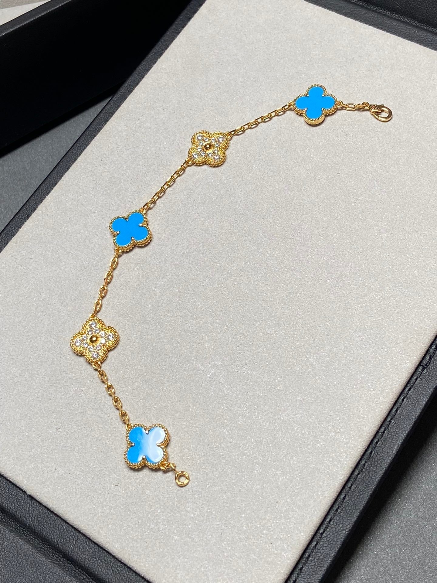 CLOVER 5 MOTIF TURQUOISE DIAMOND GOLD BRACELET