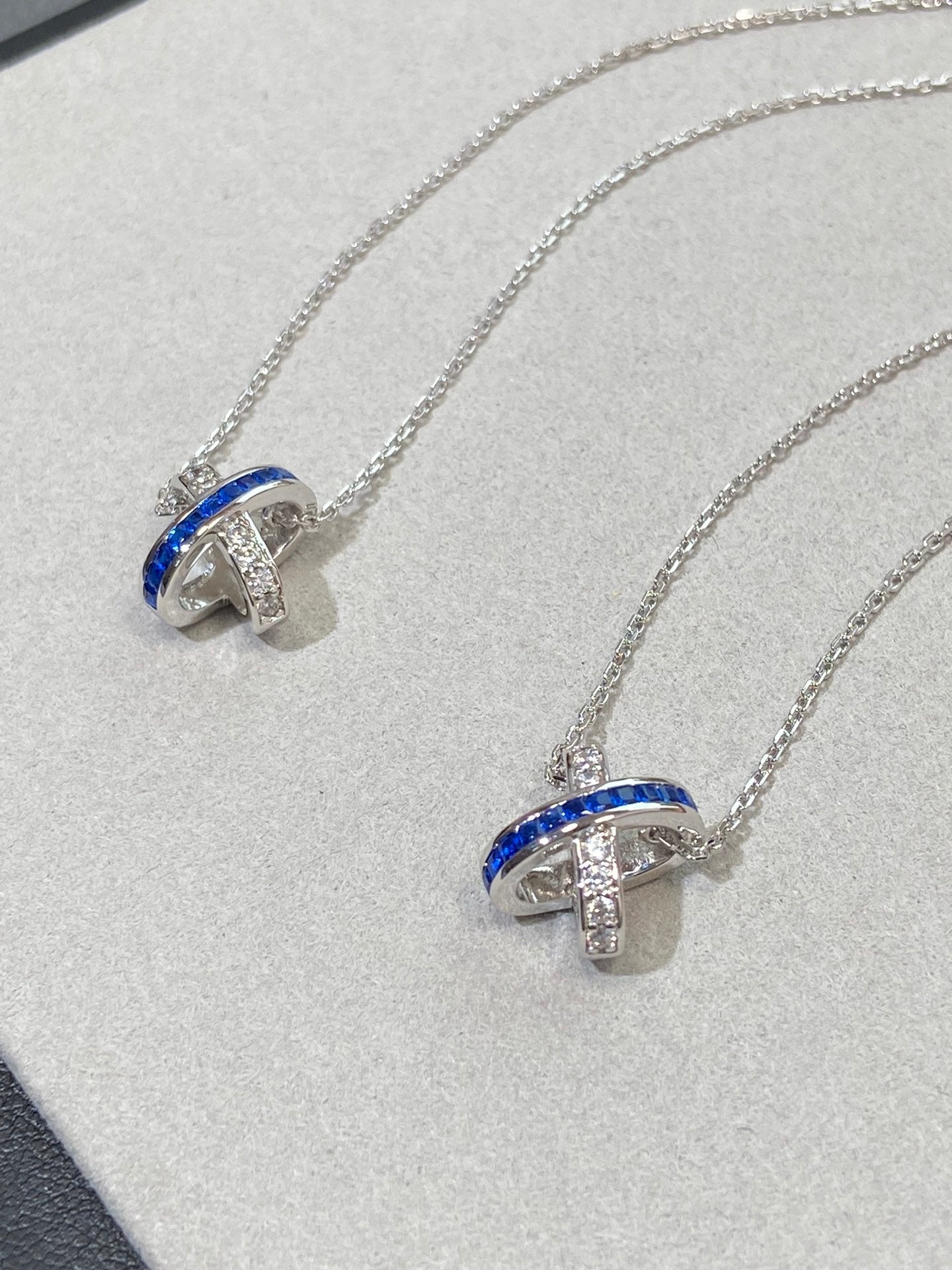 LIENS SILVER BLUE DIAMOND NECKLACE