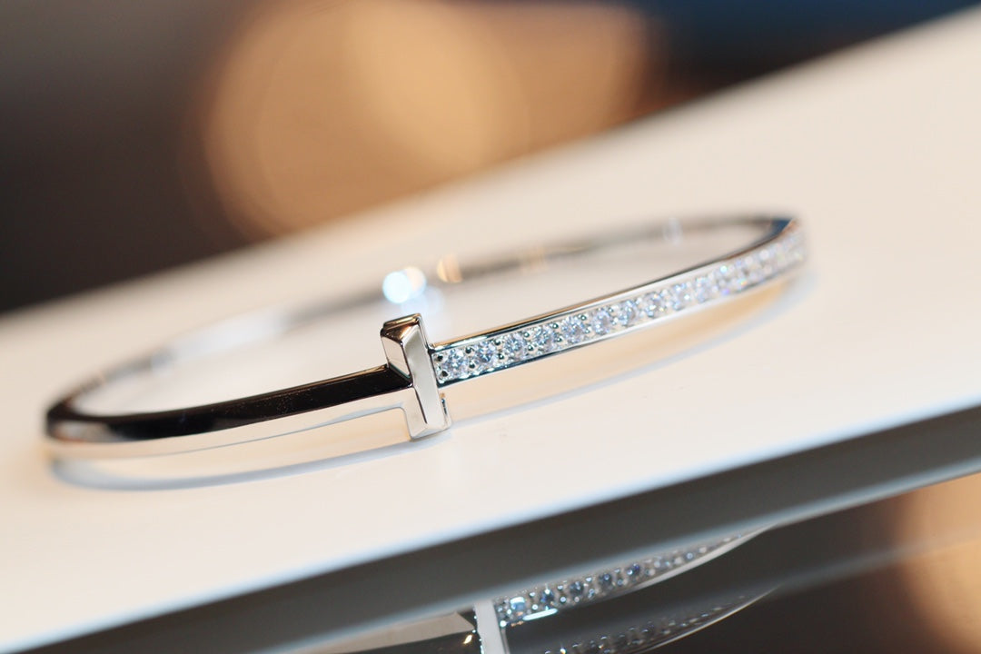 NARROW T1 HINGED BANGLE DIAMOND SILVER