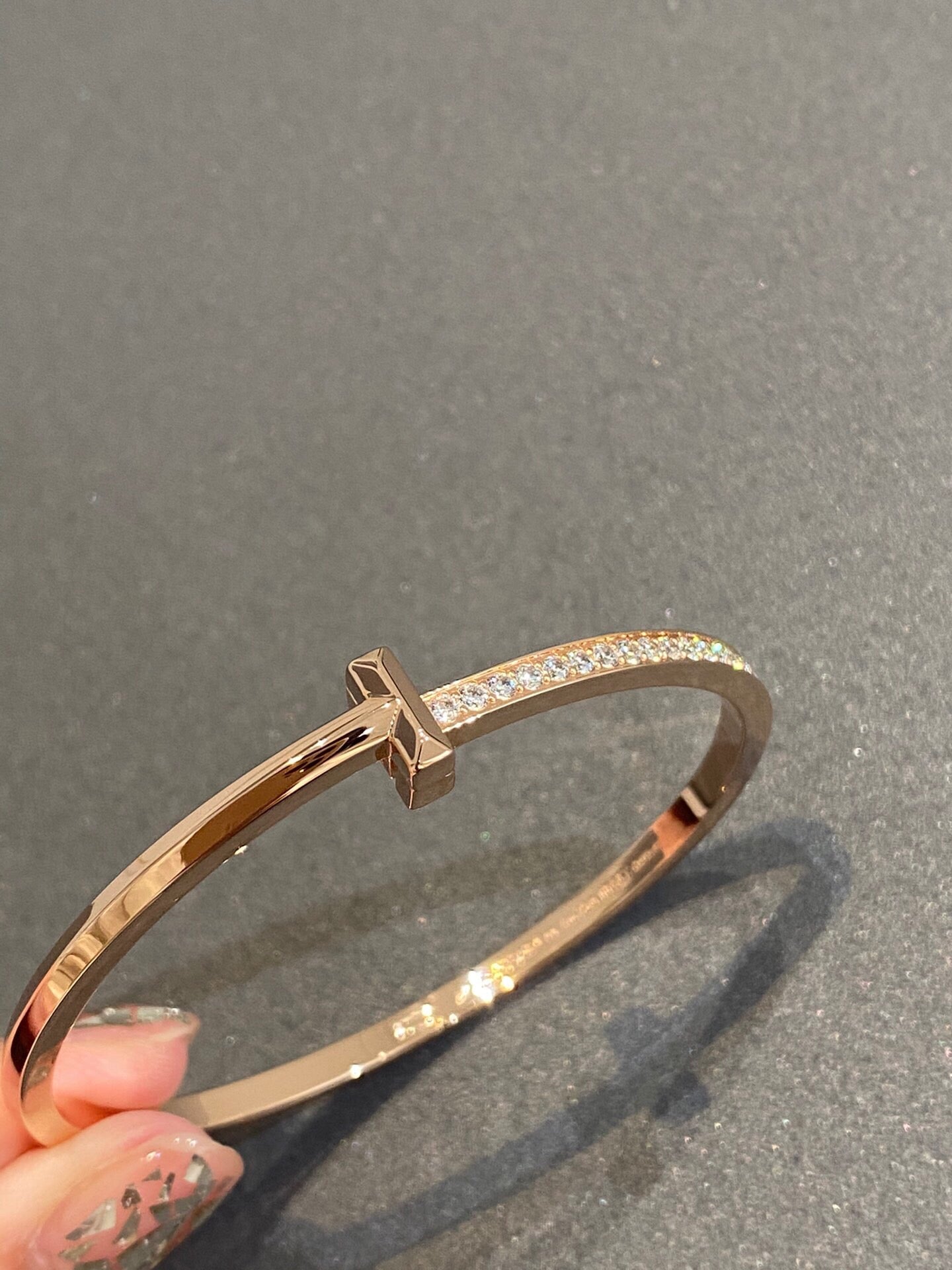 NARROW T1 HINGED BANGLE DIAMOND PINK GOLD