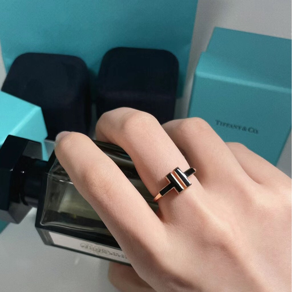 T SMALL ONYX PINK GOLD RING