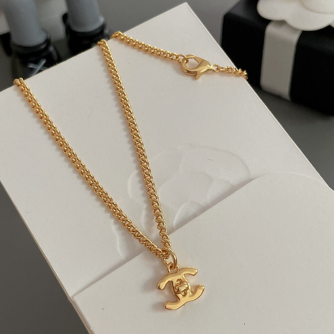 CC LOCK GOLD CHAIN NECKLACE