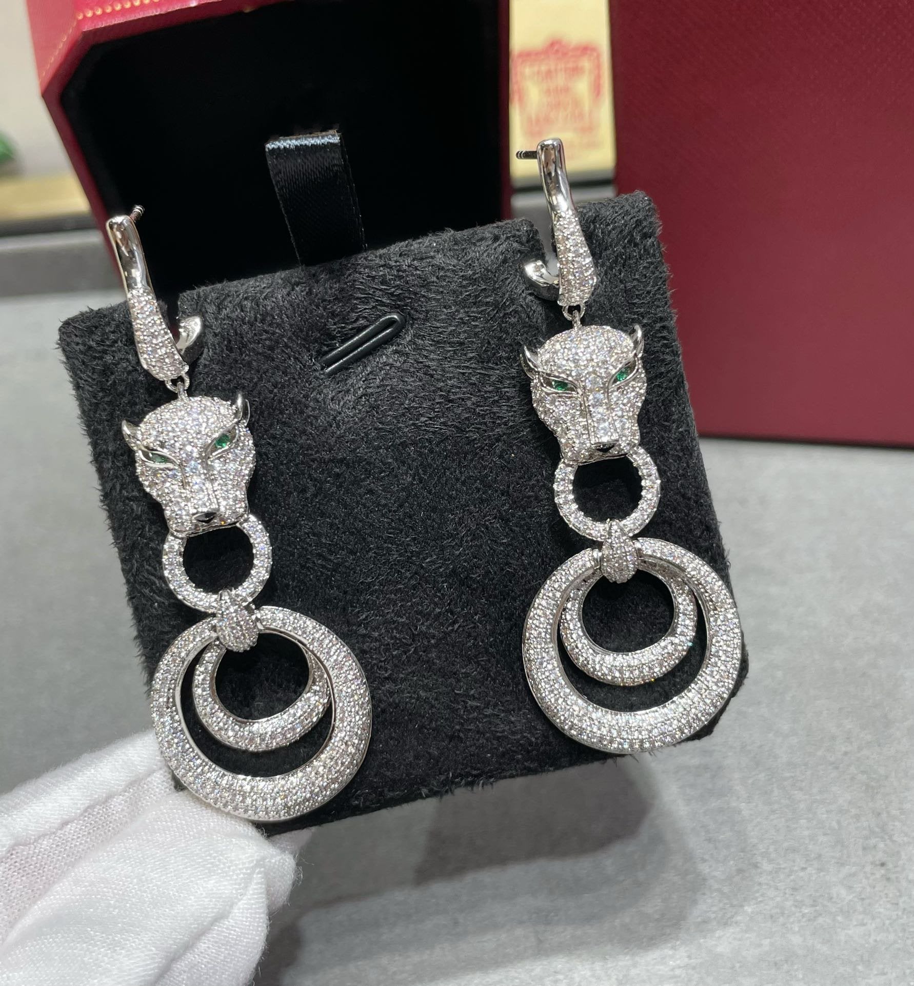 PANTHERE DE CARTI SILVER DIAMOND DROP EARRINGS