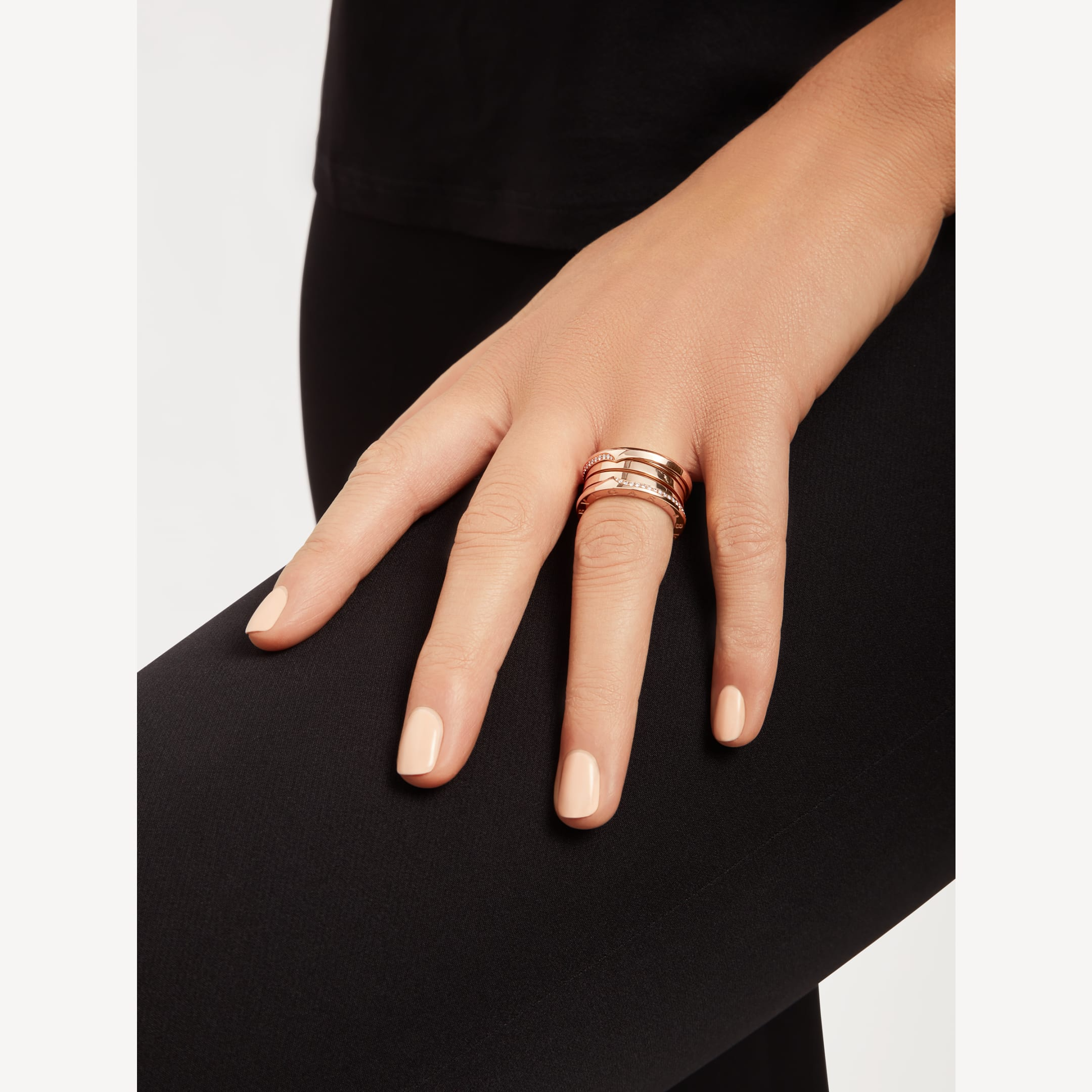 ZERO 1 THREE-BAND WITH DEMI-PAVED DIAMONDS ON THE EDGES RING