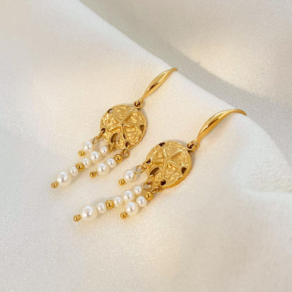 30 MONTAIGNE HOOP EARRINGS ANTIQUE GOLD