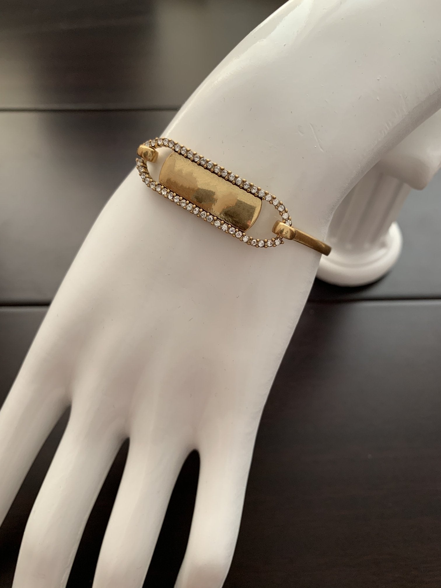 DIO OVAL LETTER BRACELET GOLD DIAMOND