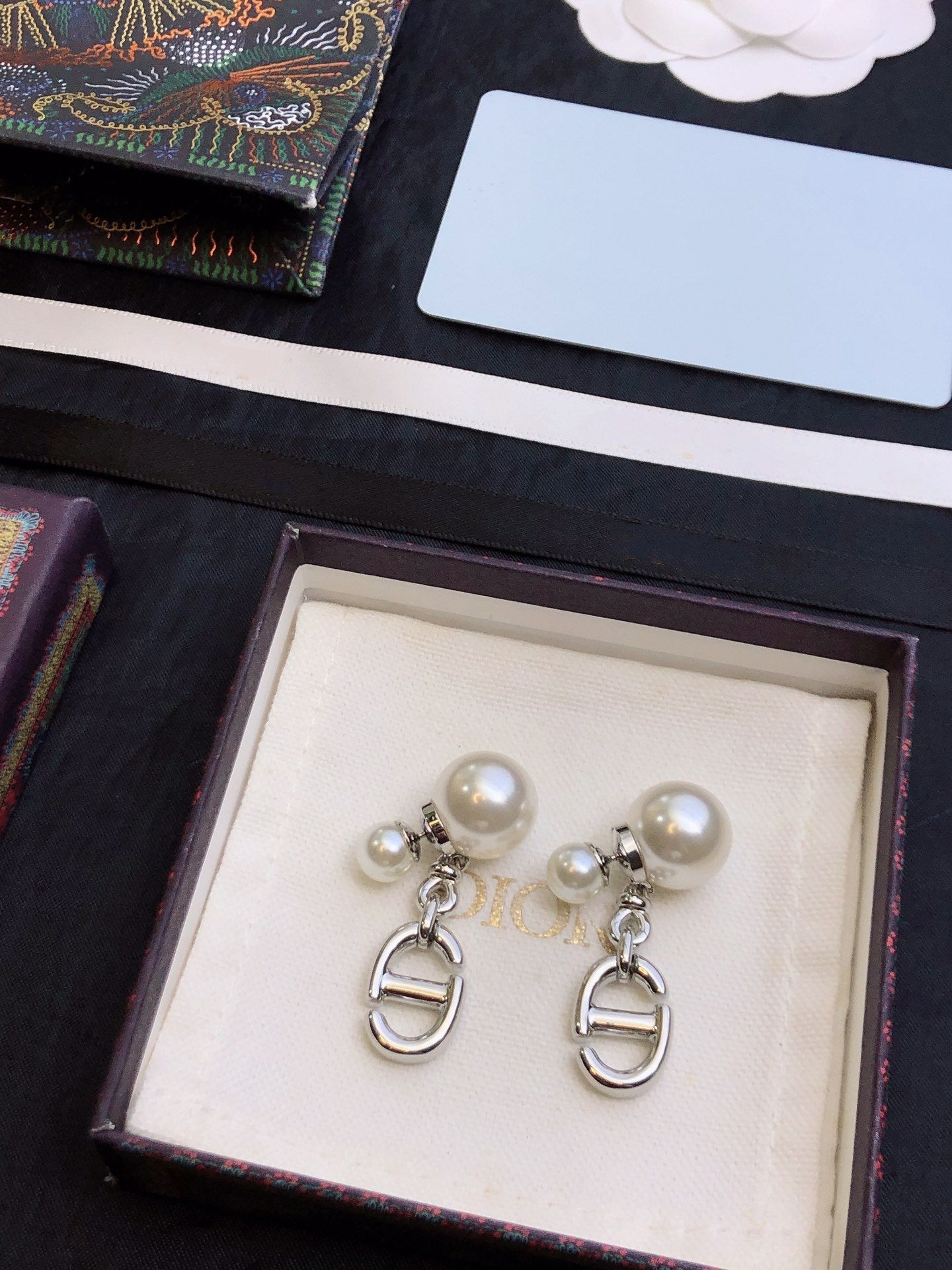 CD DROP PEARL TRIBALES EARRINGS SILVER