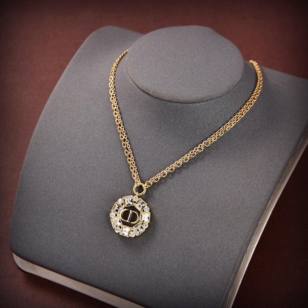 CD PENDANT GOLD DIAMOND NECKLACE