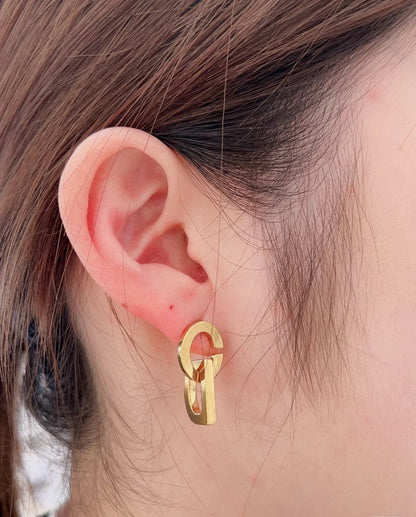 CD DROP GOLD EARRINGS