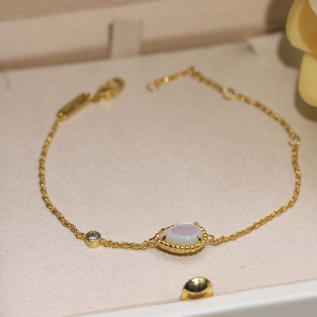 BOHEME MOP GOLD CHAIN BRACELET