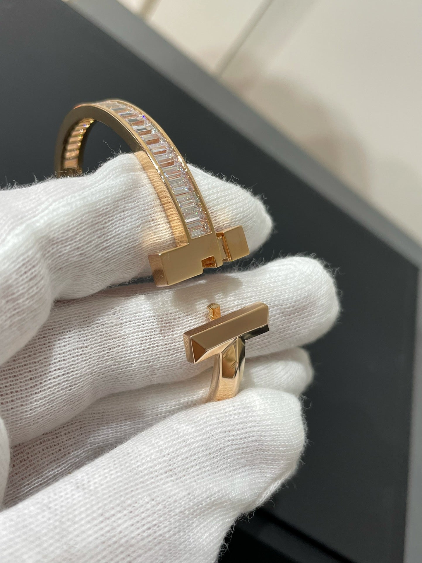 WIDE HINGED BANGLE PINK GOLD WITH BAGUETTE DIAMONDS