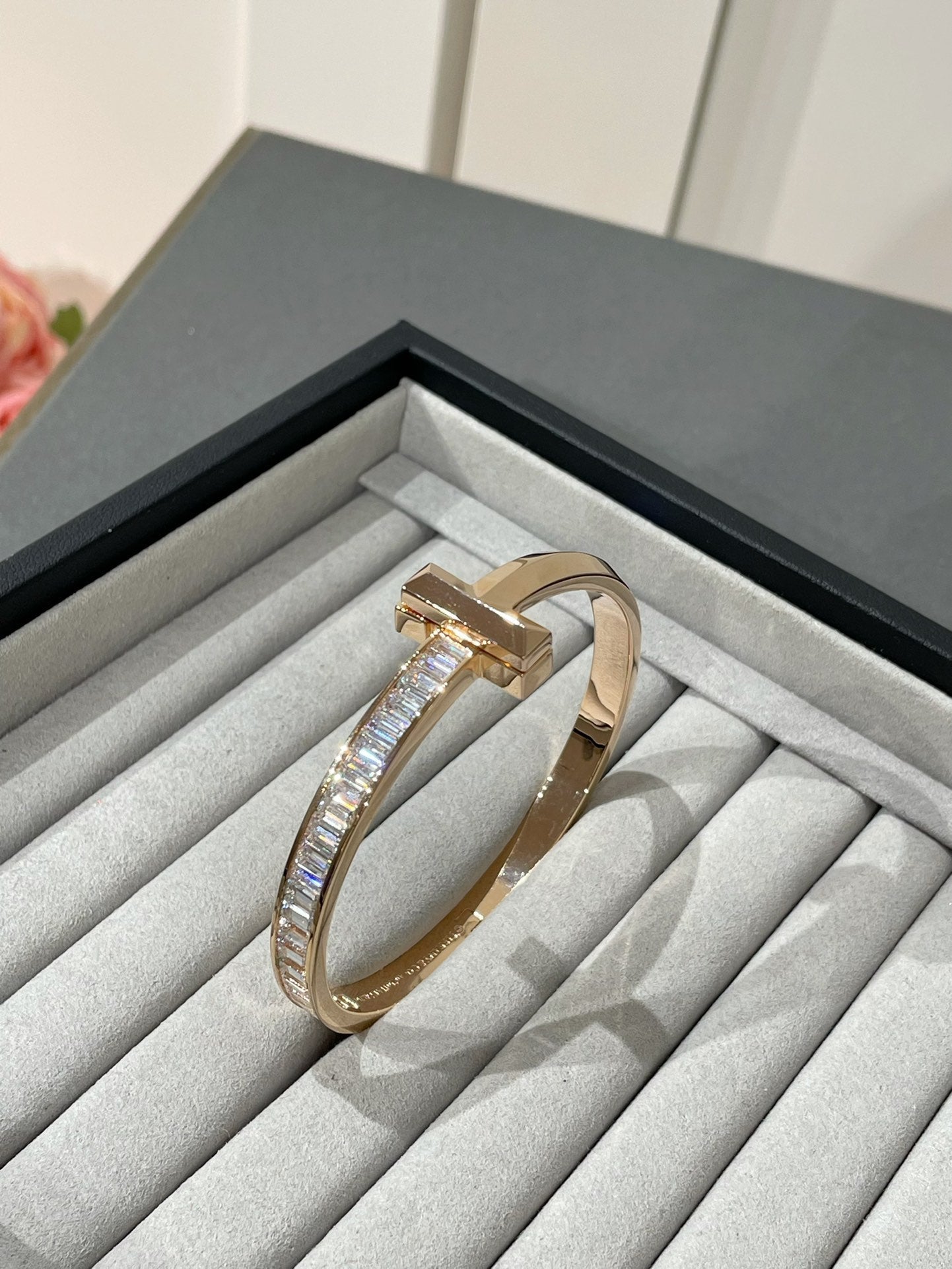 WIDE HINGED BANGLE PINK GOLD WITH BAGUETTE DIAMONDS