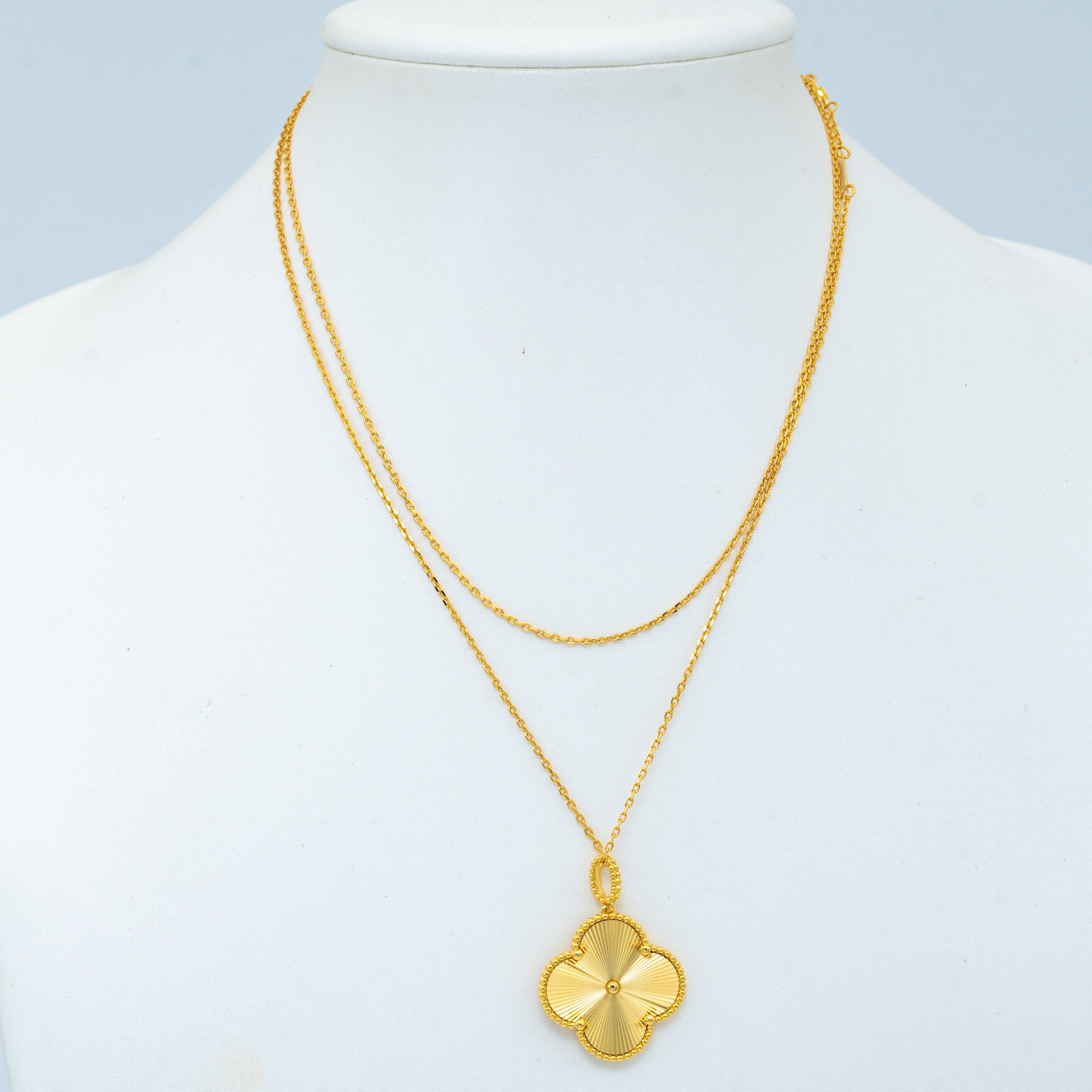 VINTAGE CLOVER PEDANT NECKLACE GOLD