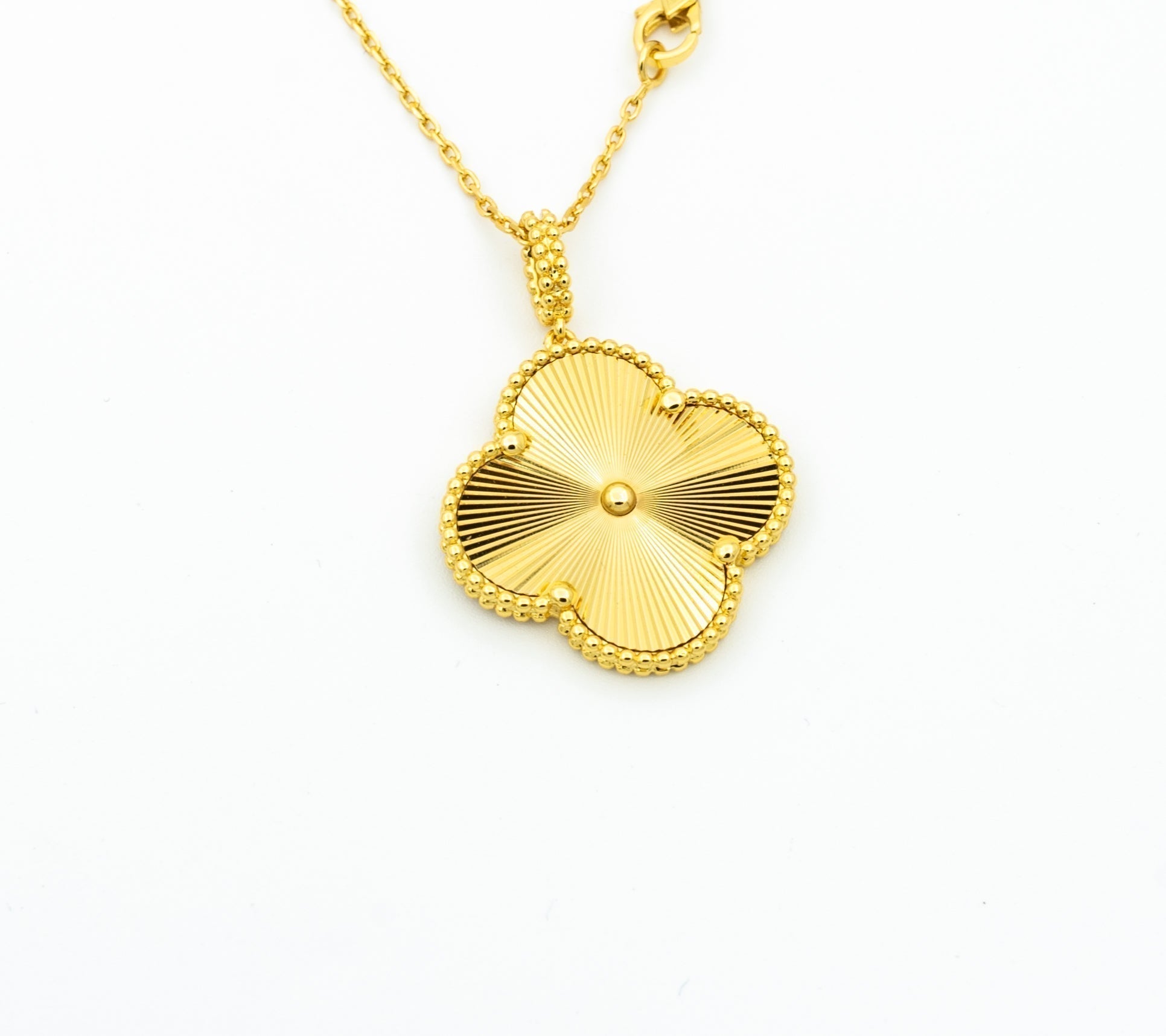 VINTAGE CLOVER PEDANT NECKLACE GOLD