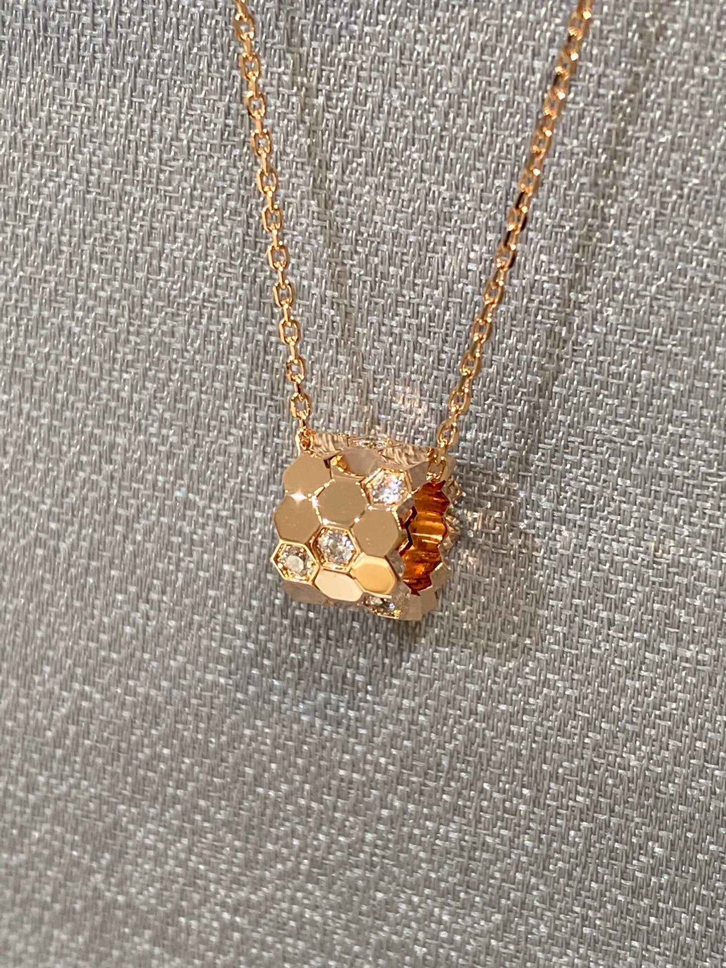 BEE LOVE DIAMOND NECKLACE