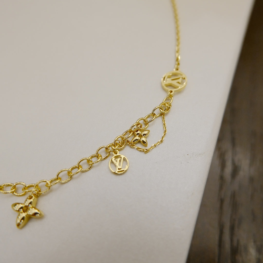 BLOOMING SUPPLE NECKLACE BRASS