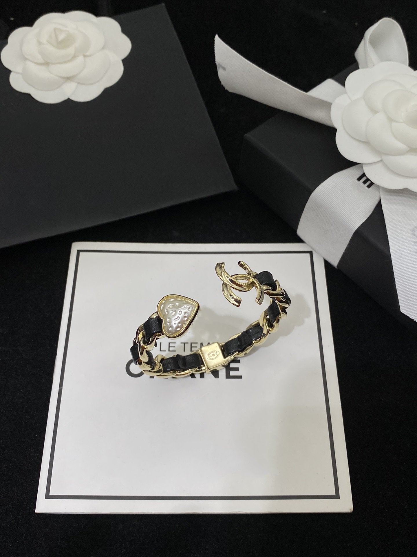 CC HEART WHITE MOP GOLD DIAMOND BRACELET