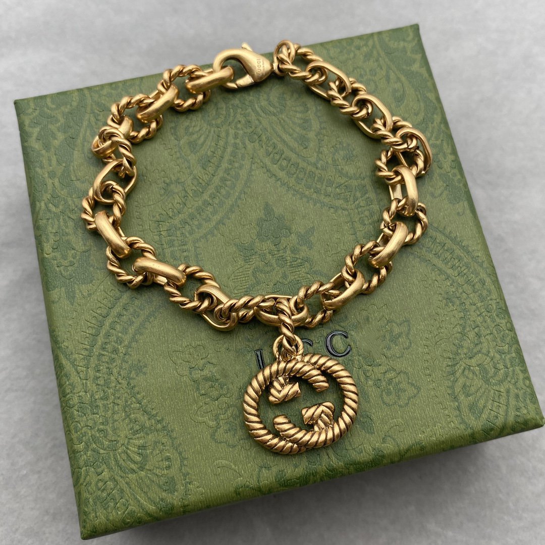 FANCY LINK CHAIN GOLD BRACELET ALPHABET