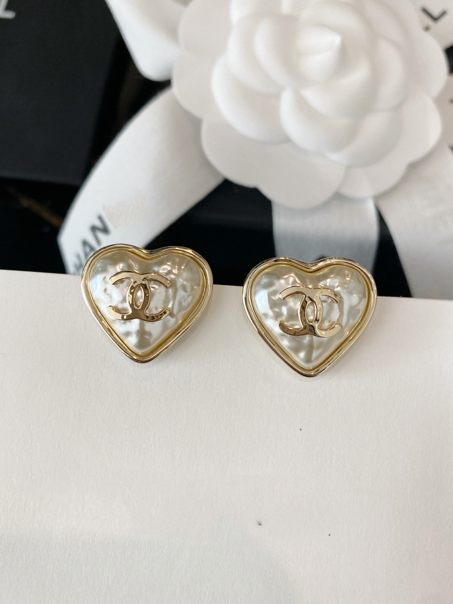 DOUBLE C HEART GOLD MOP EARRINGS