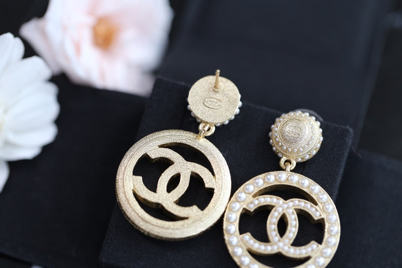 DOUBLE C PEARL GOLD EARRINGS