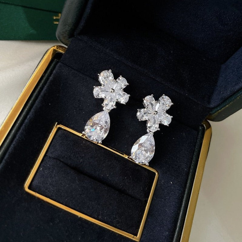 GRA IRREGULA FLOWERS WATER DROPS SILVER DIAMOND EARRINGS