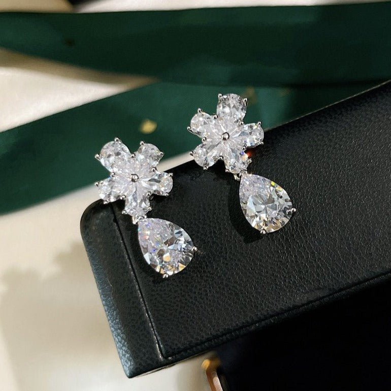 GRA IRREGULA FLOWERS WATER DROPS SILVER DIAMOND EARRINGS