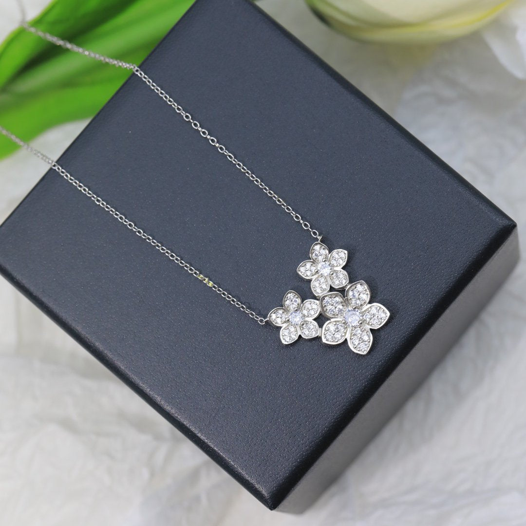 WILD FLOWER SILVER DIAMOND CLUSTER NECKLACE