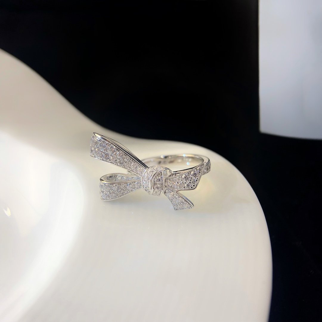 TILDAS BOW SILVER DIAMOND RING