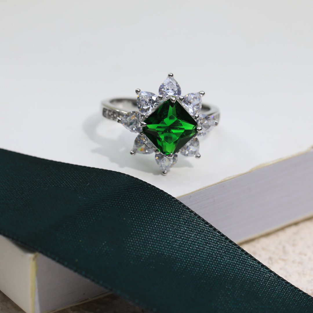 GRA SILVER GREEN DIAMOND RING