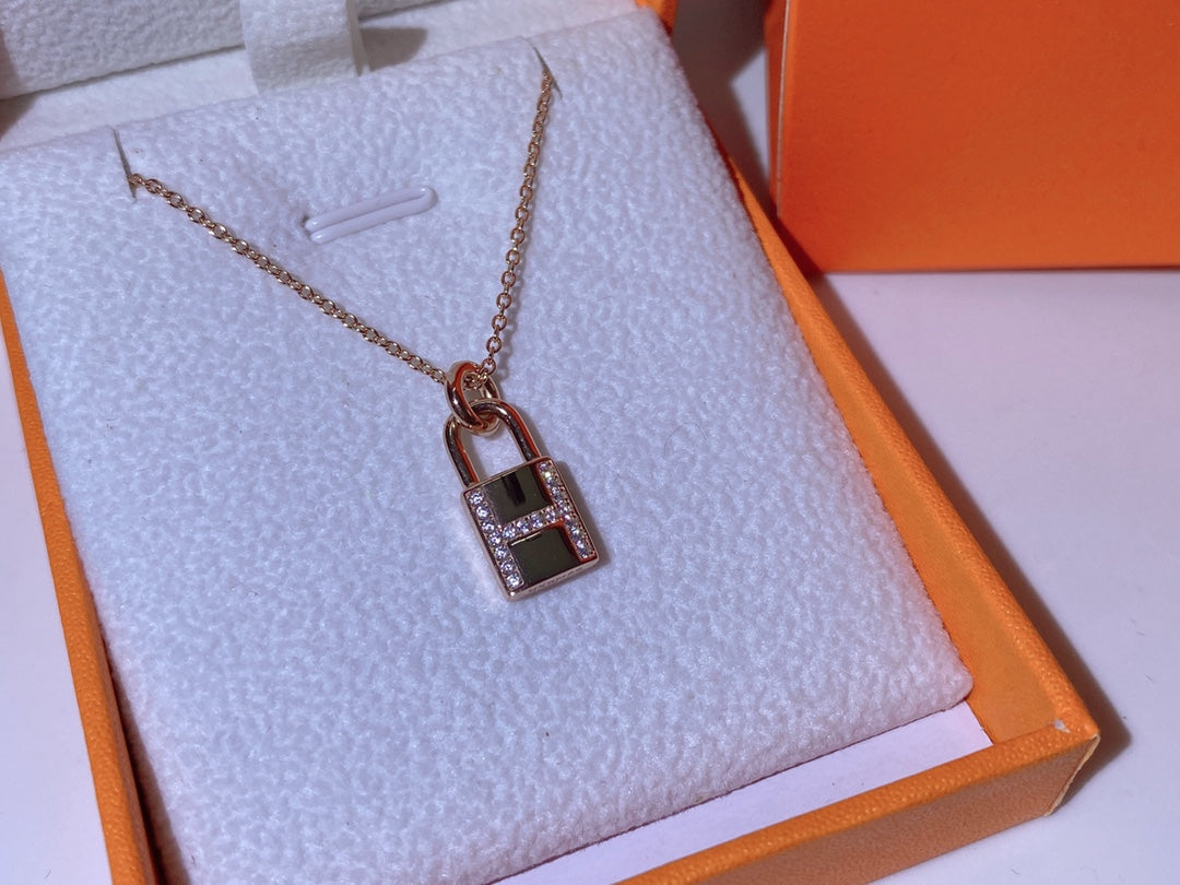 HM ADVANCED NICHE LOCK HEAD NECKLACE DIAMONDS