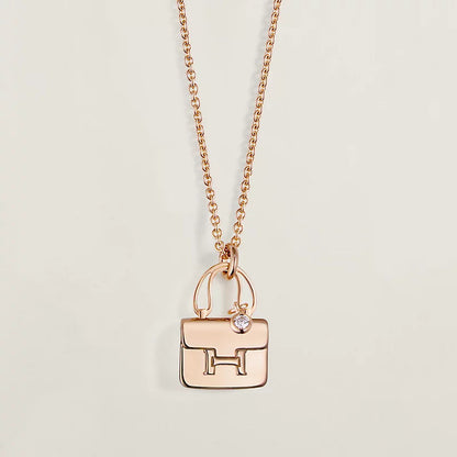 AMULETTE CONSTANCE PEDANT PINK GOLD NECKLACE