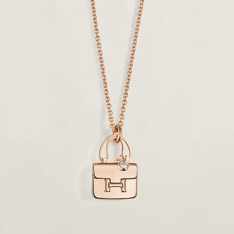 AMULETTE PEDANT PINK GOLD NECKLACE