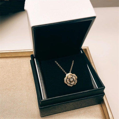 BOUTON DE CAMELIA GOLD DIAMOND NECKLACE