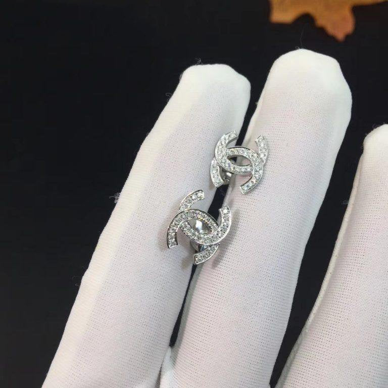 CC LOGO EARRINGS SMALL SILVER DIAMOND