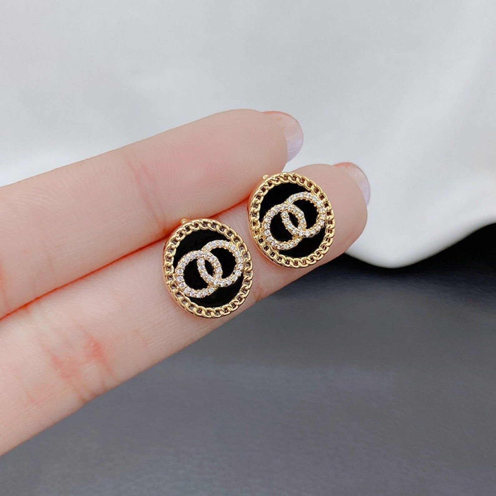 DOUBLE CIRCLE DIAMOND ONYX STUD EARRINGS