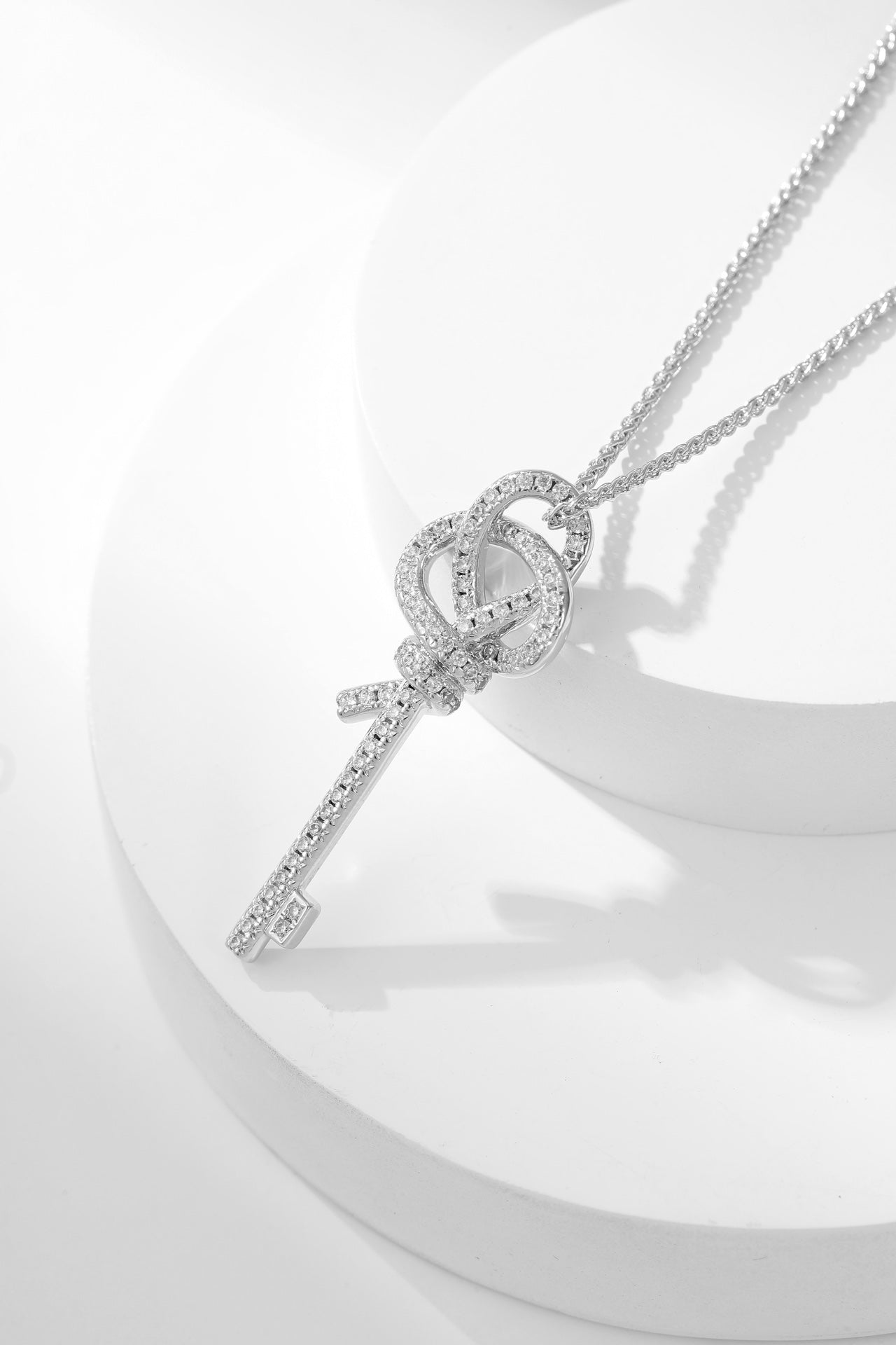 tiffan key woven diamond necklace