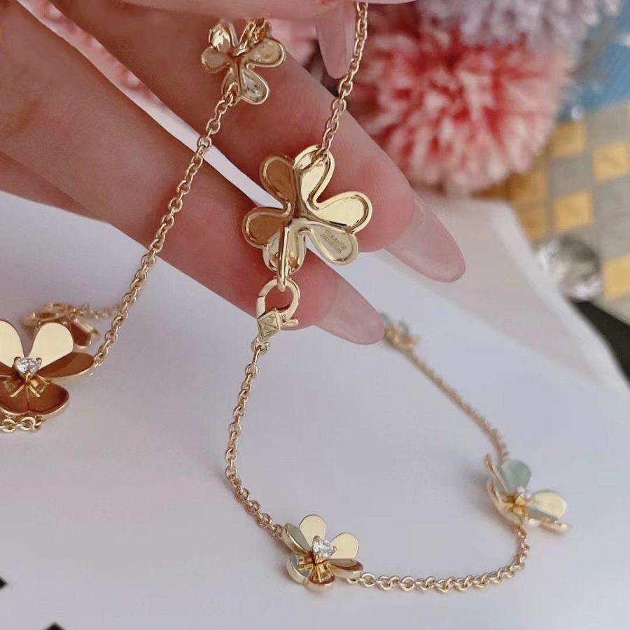 FRIVOLE GOLD 9 FLOWERS NECKLACE