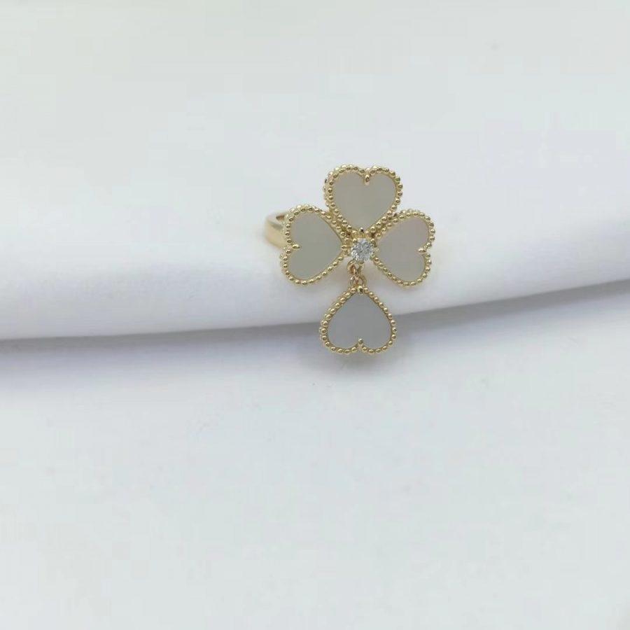 SWEET CLOVER WHITE MOP RING