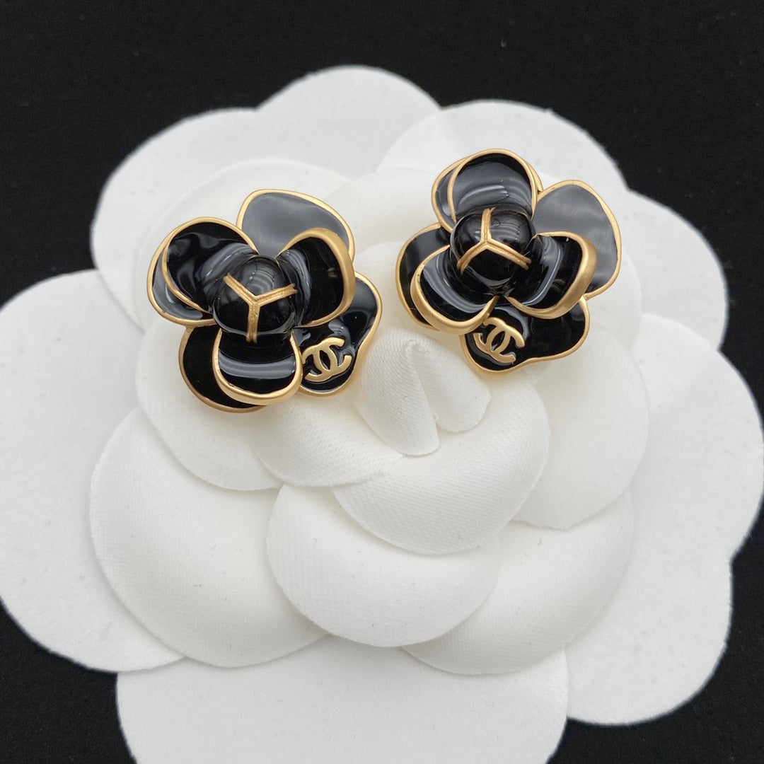 DOUBLE C NEW CAMELLIA GOLD EARRINGS