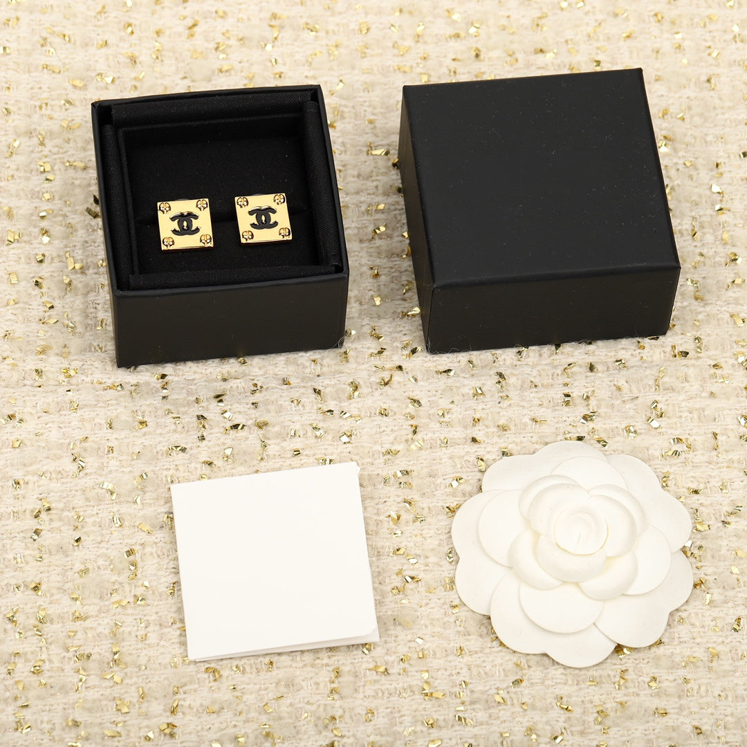 SQUARE CC GOLD EARRINGS