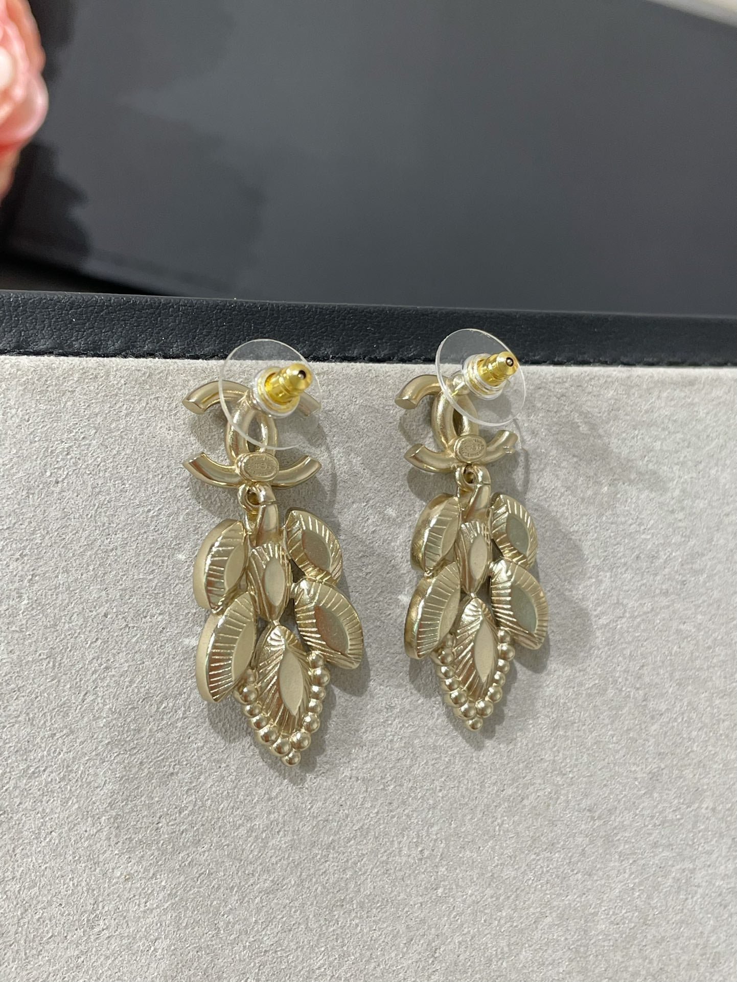 CHANE SMALL FRAGRANCE WHEAT GOLD DIAMOND EARRINGS