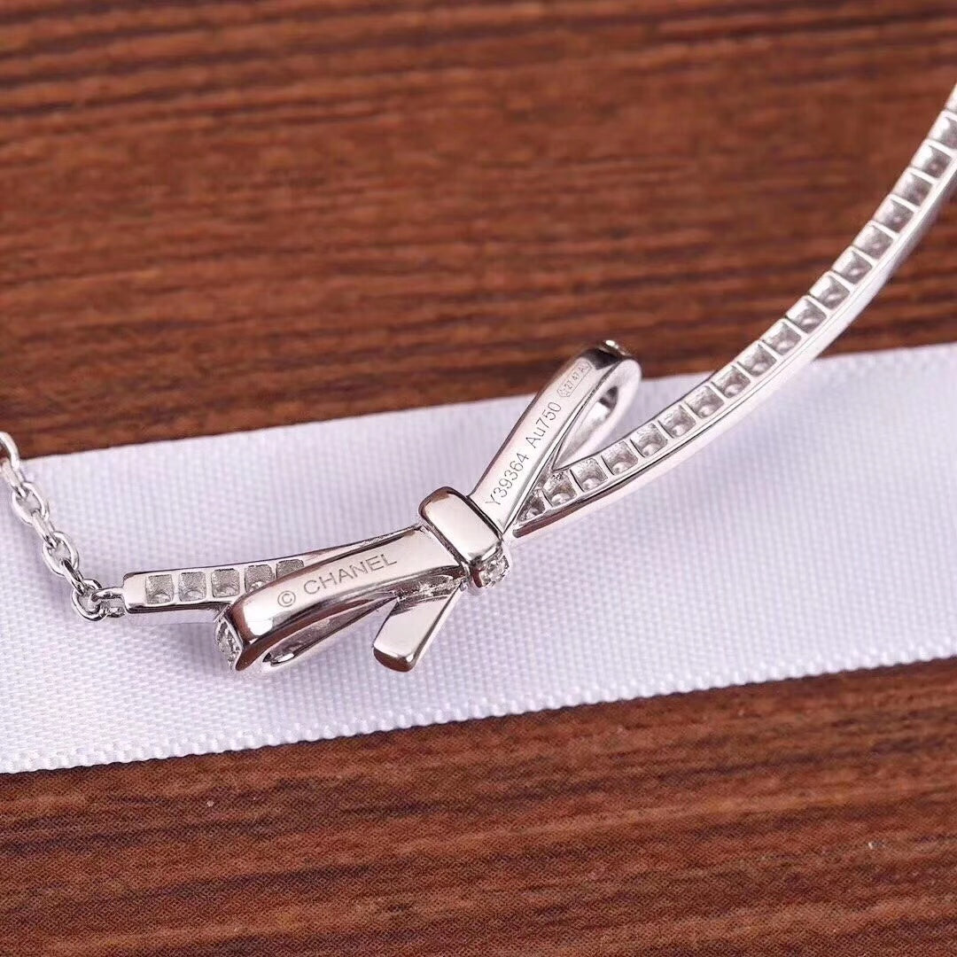 CHANE RUBAN BOW SILVER DIAMOND NECKLACE