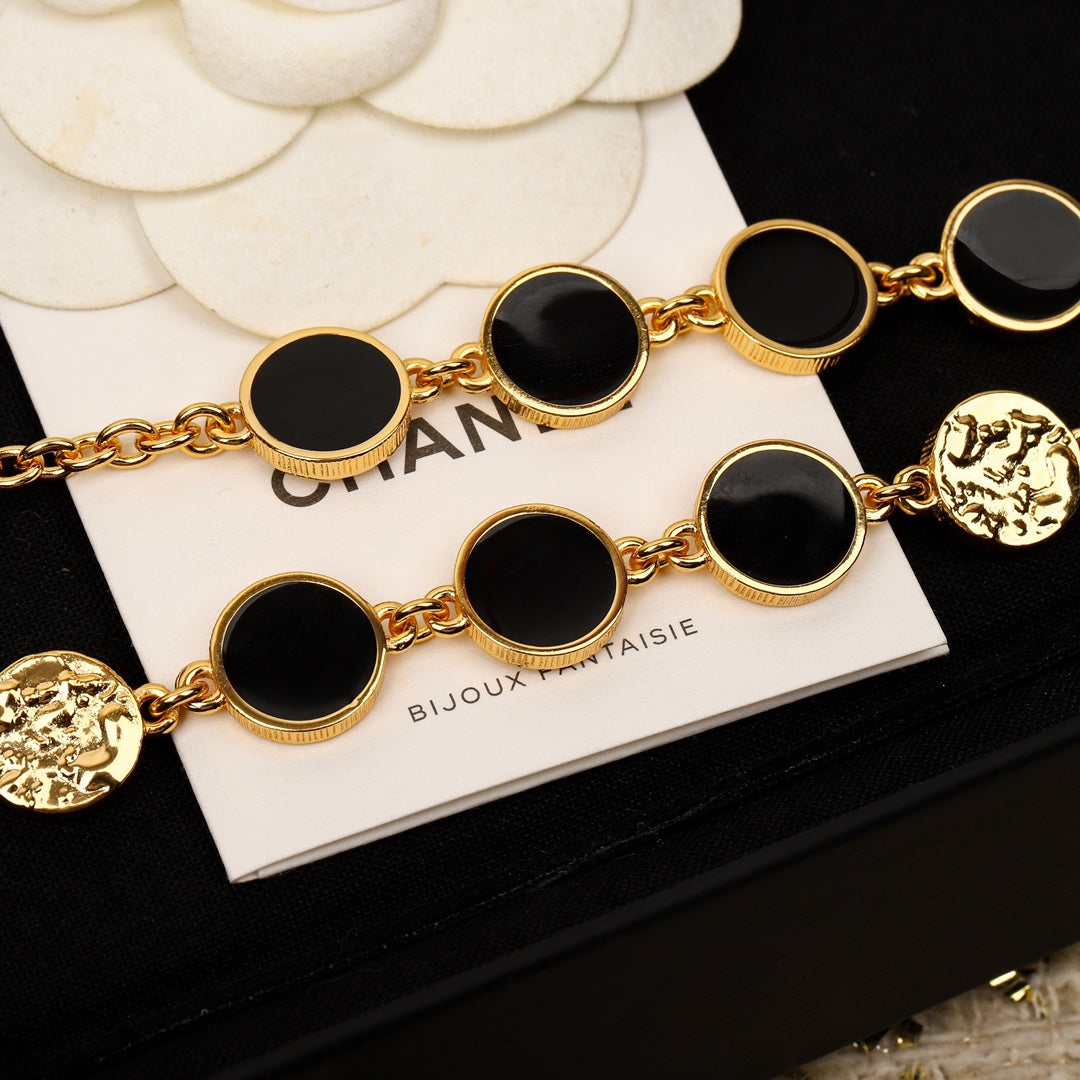 BLACK AGATE DOUBLE C SWEATER GOLD NECKLACE